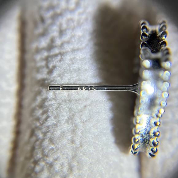 Elegant Silver and Black Stud Earrings - Picture 6 of 7